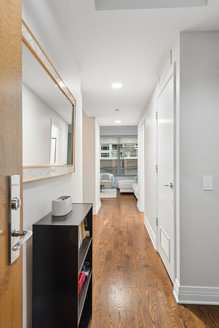 600 N Lake Shore Drive 807 Property Photo 12
