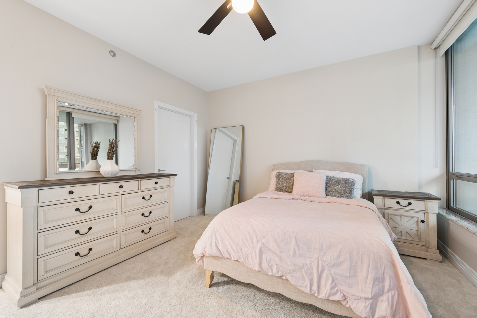 600 N Lake Shore Drive 807 Property Photo 14