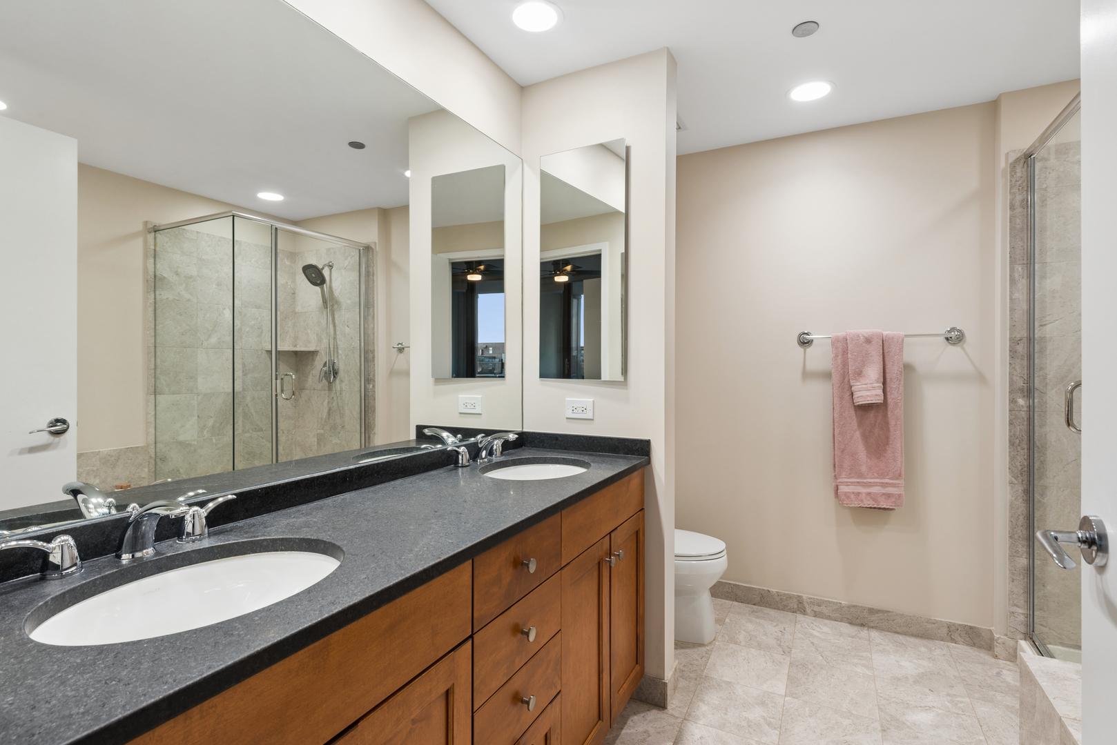 600 N Lake Shore Drive 807 Property Photo 15