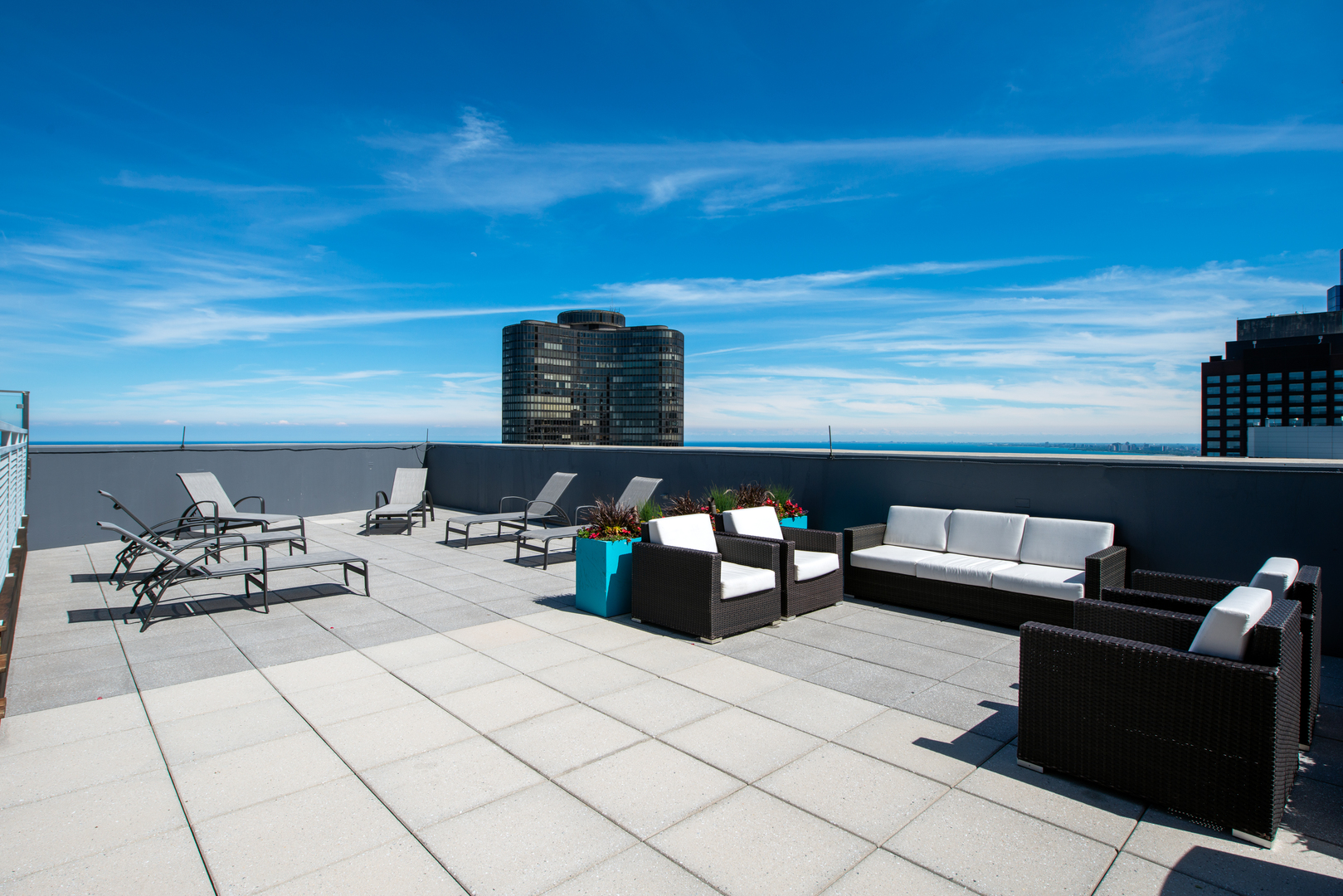 600 N Lake Shore Drive 807 Property Photo 25