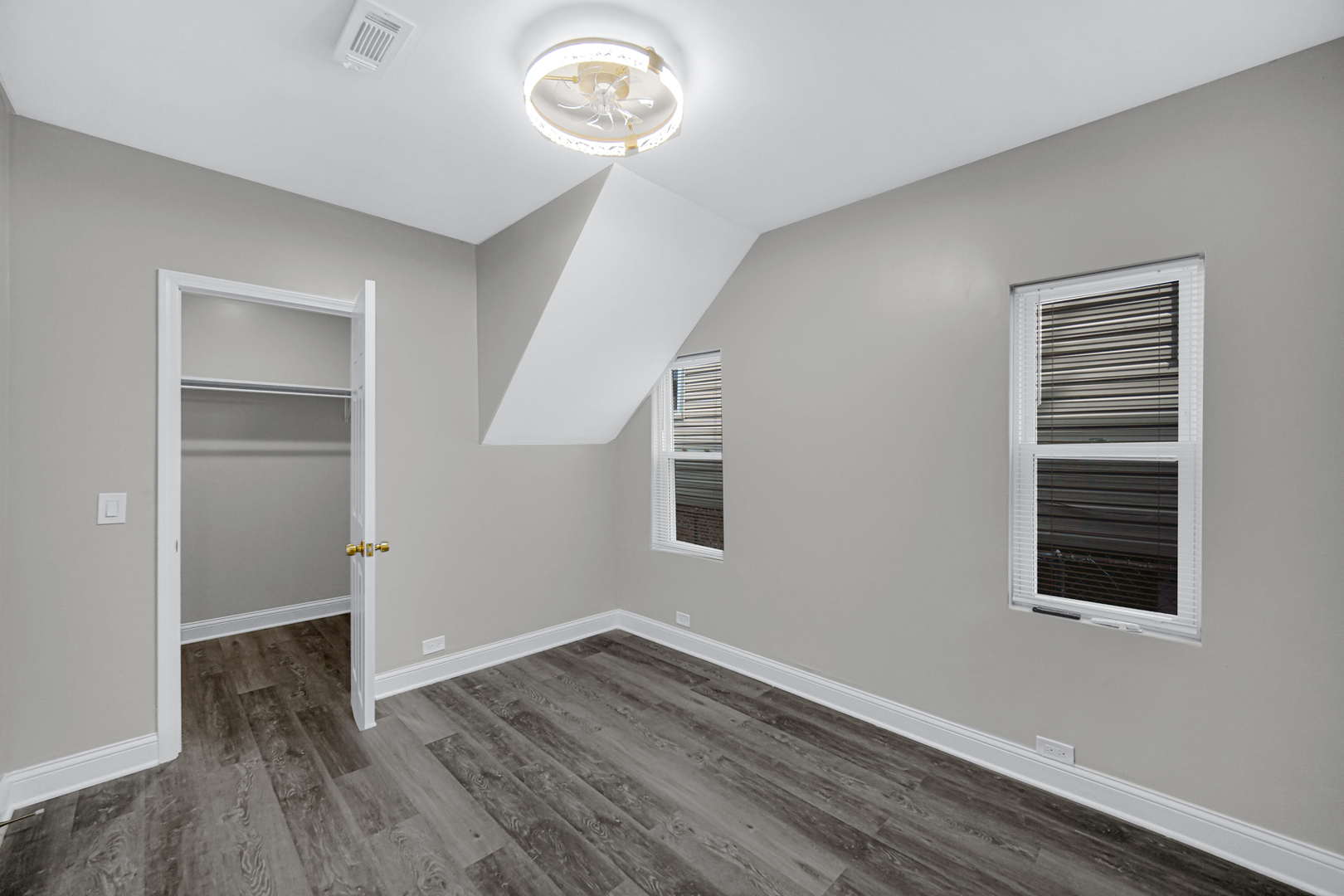 5043 S Racine Avenue Property Photo 6