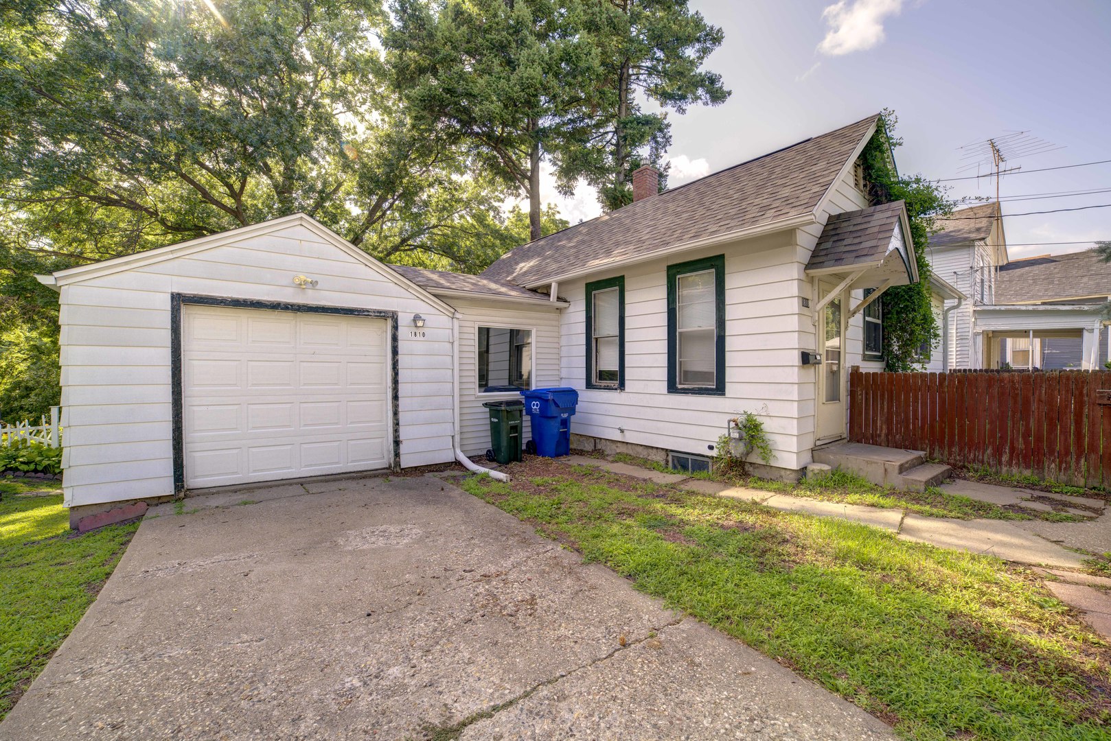 1810 BELLE Avenue Property Photo 1