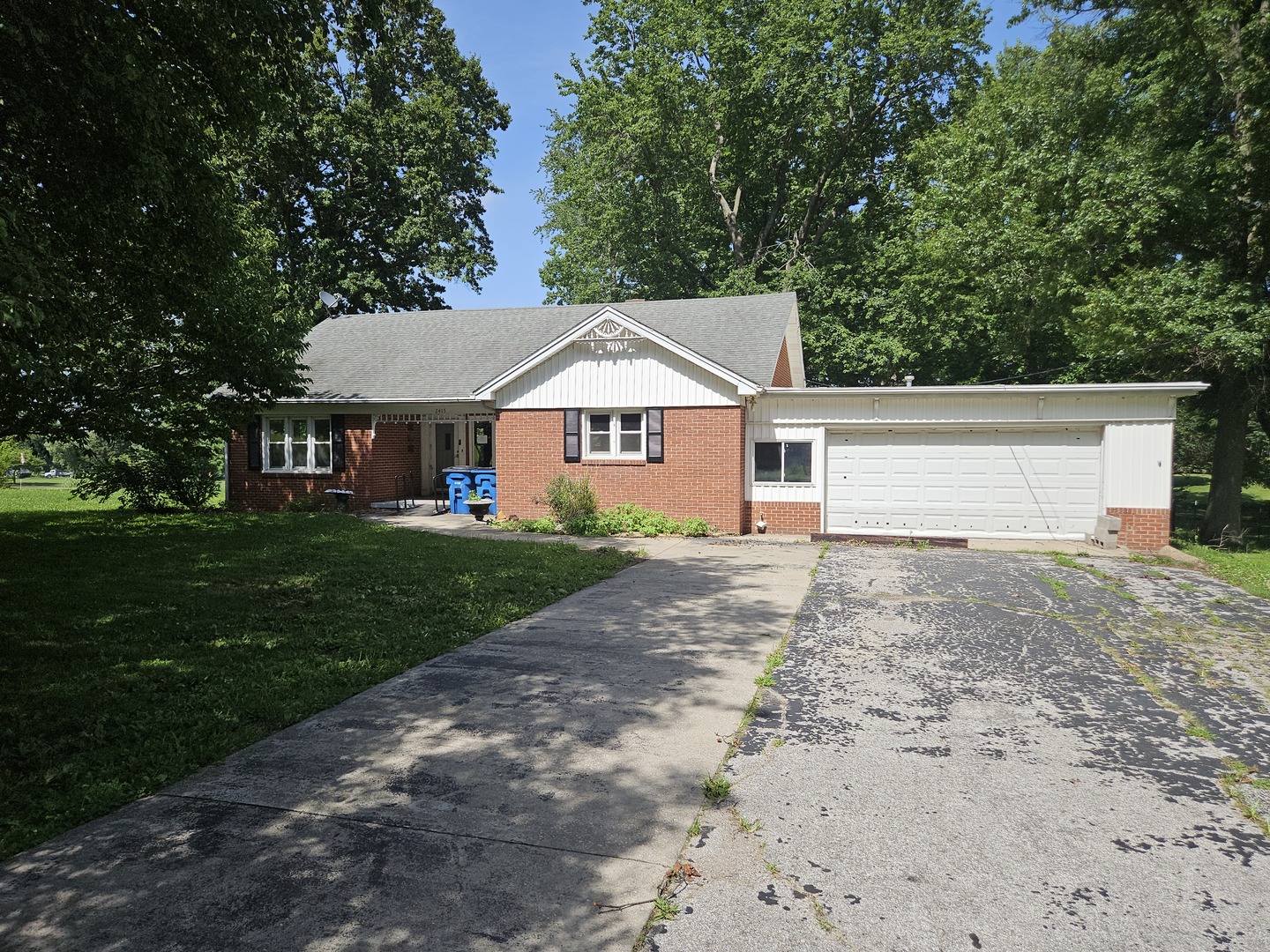 2415 College Drive Property Photo 1