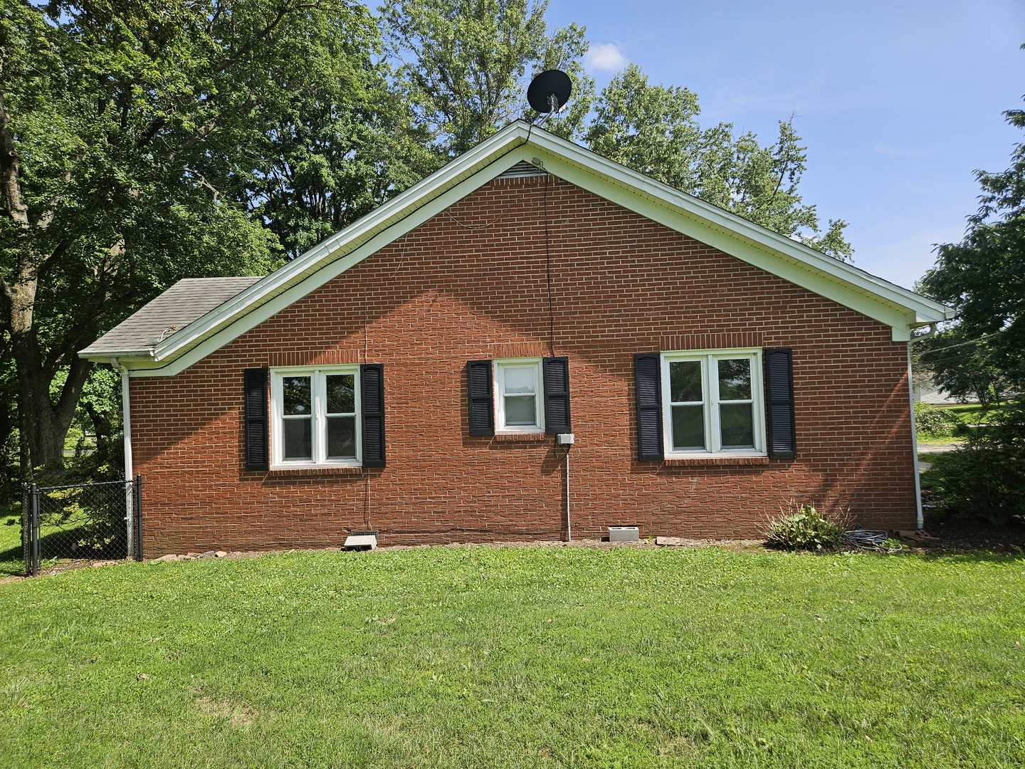 2415 College Drive Property Photo 2