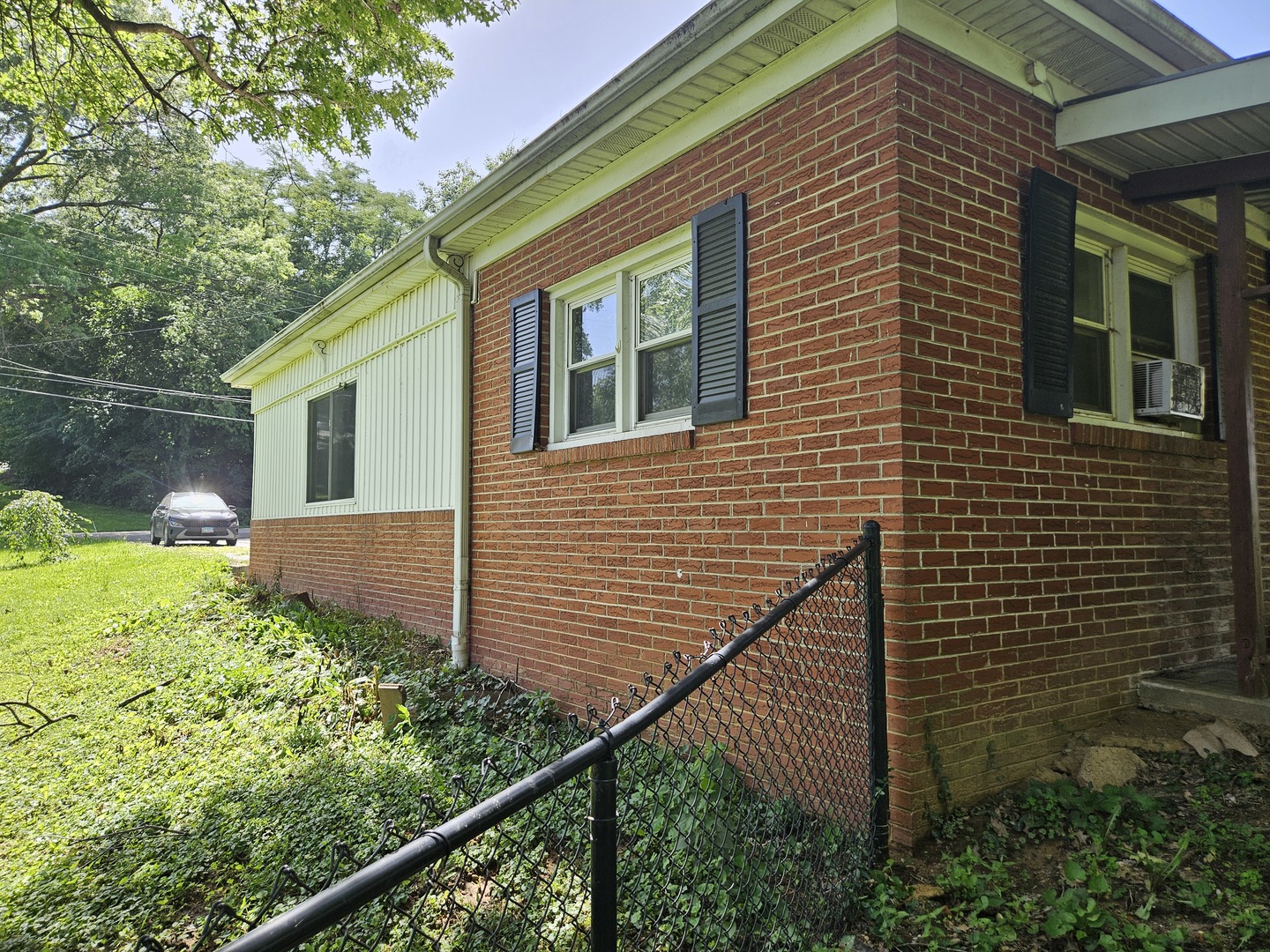 2415 College Drive Property Photo 8