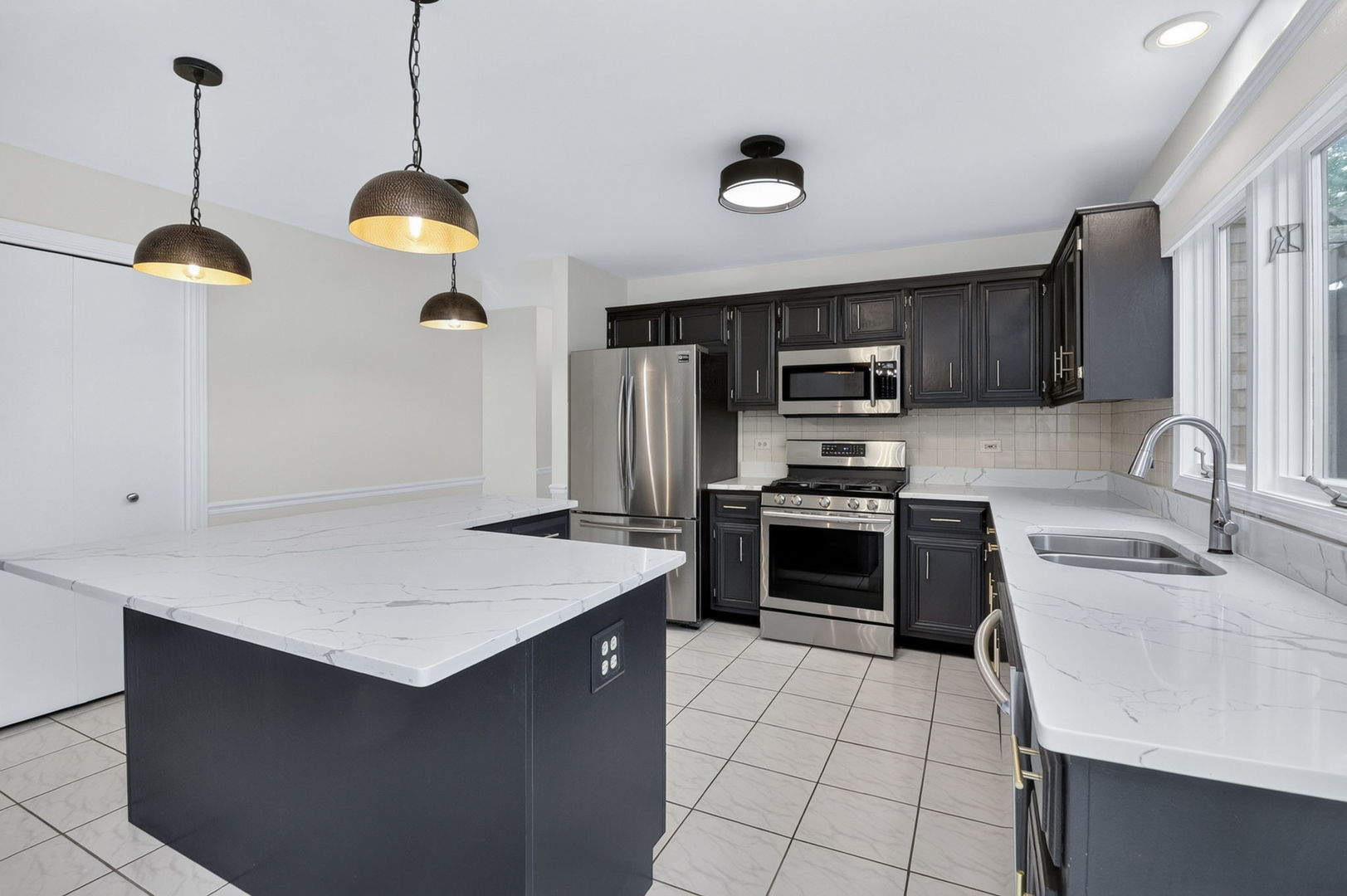 1212 Leinster Drive Property Photo 8