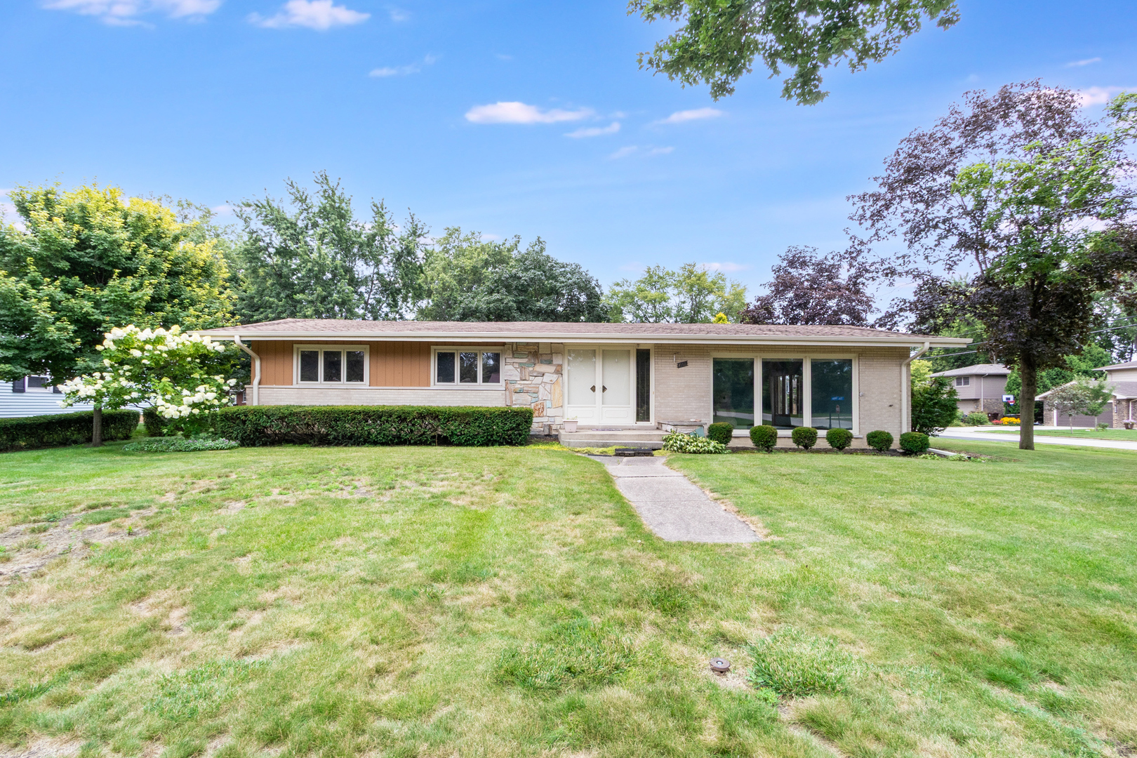 642 Country Lane Property Photo 1
