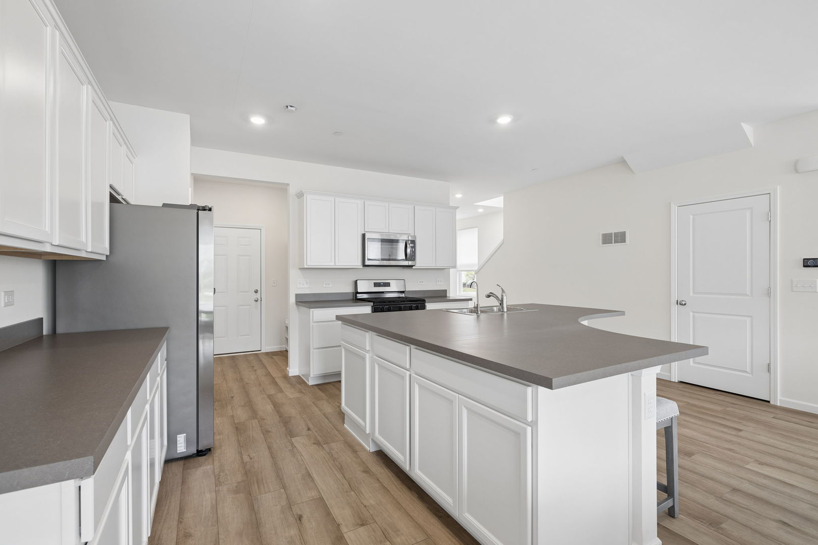 2245 Horseshoe Circle Property Photo 8