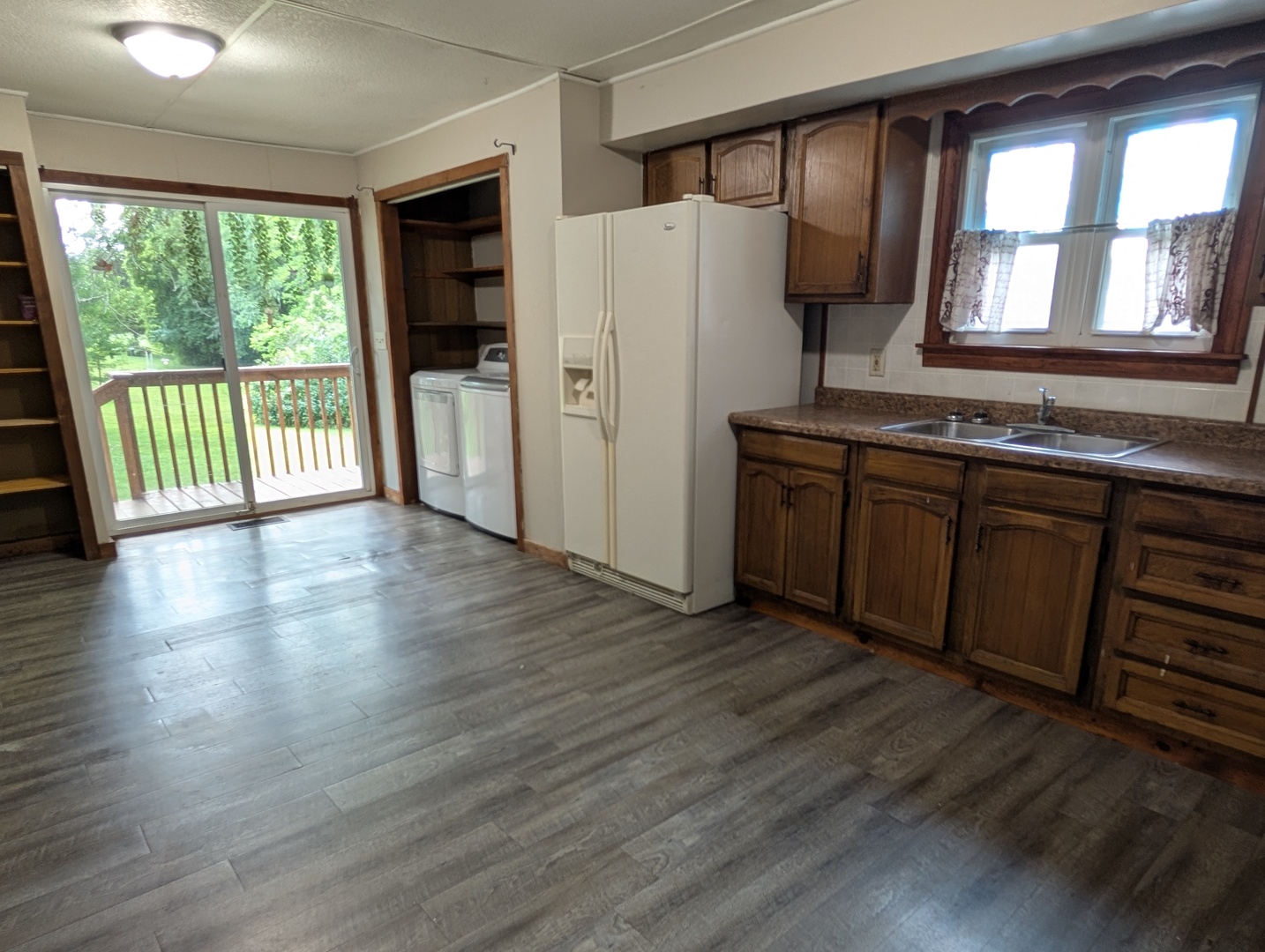 1453 S Float Avenue Property Photo 9