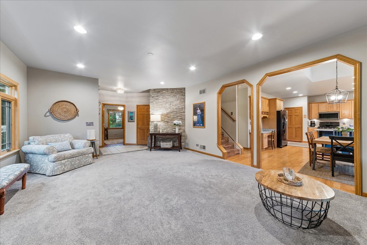 2s590 Seraph Holmes Court Property Photo 6