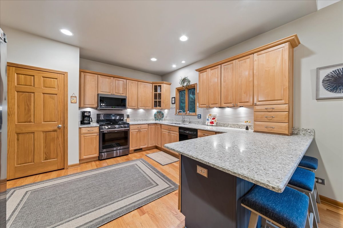 2s590 Seraph Holmes Court Property Photo 11