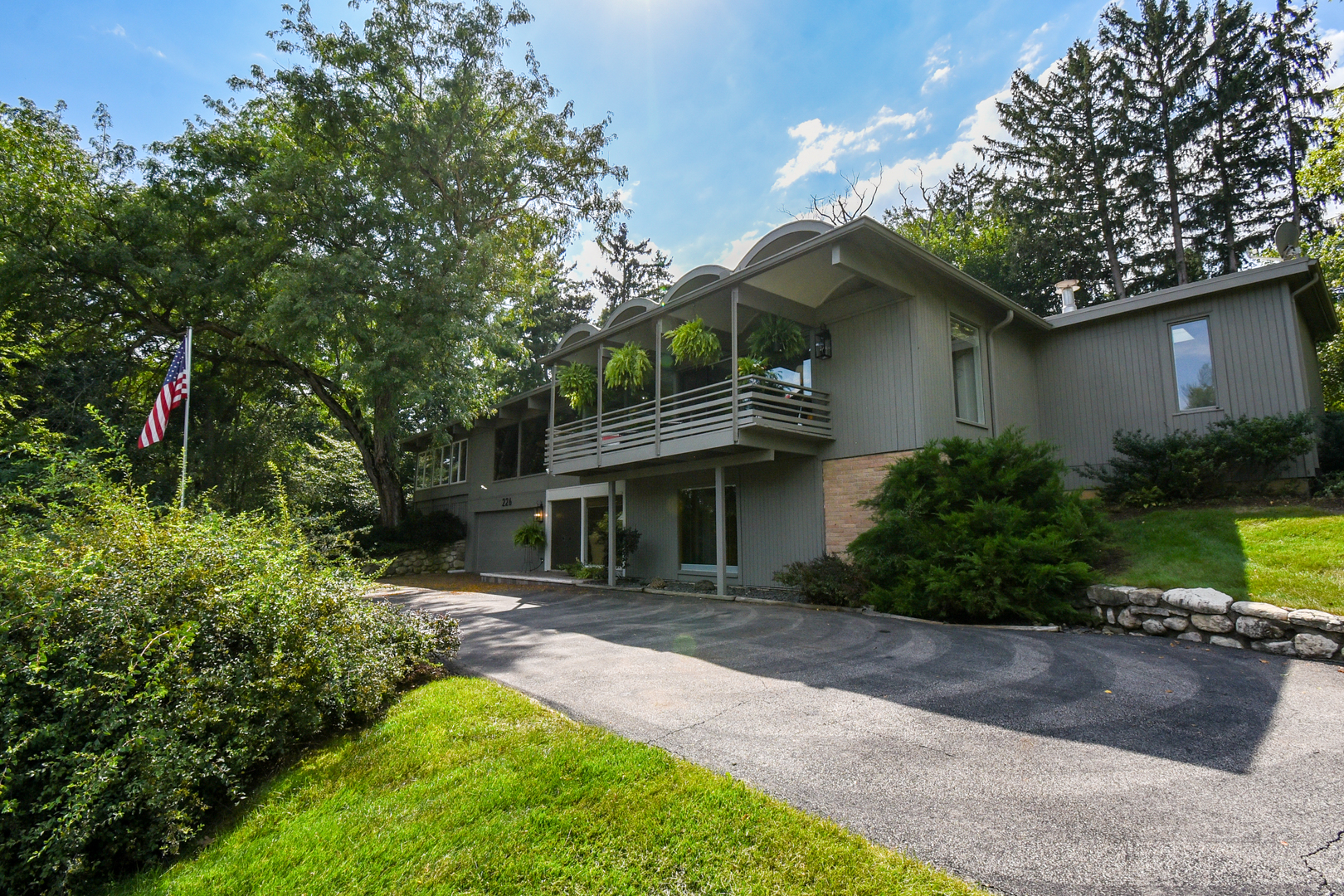 226 Beachview Lane Property Photo 1
