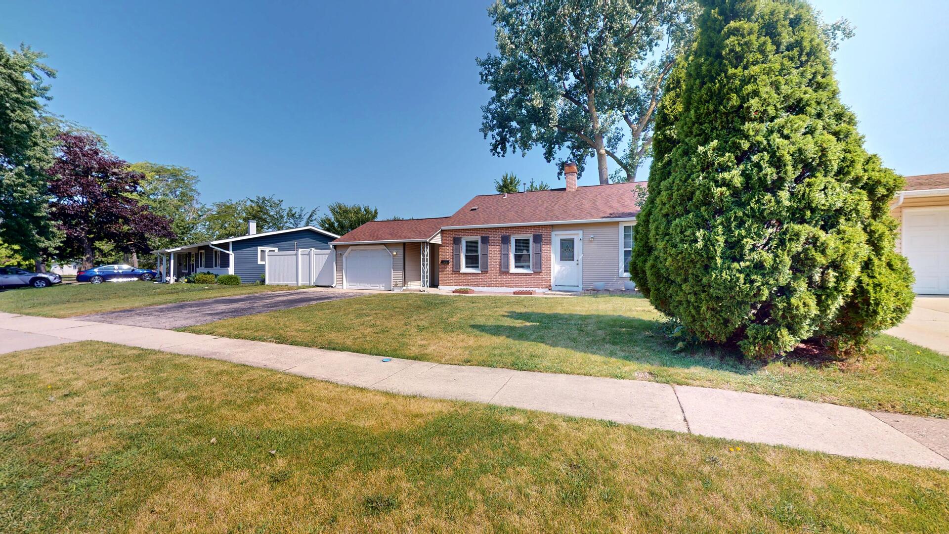 100 Edgewood Drive Property Photo 2