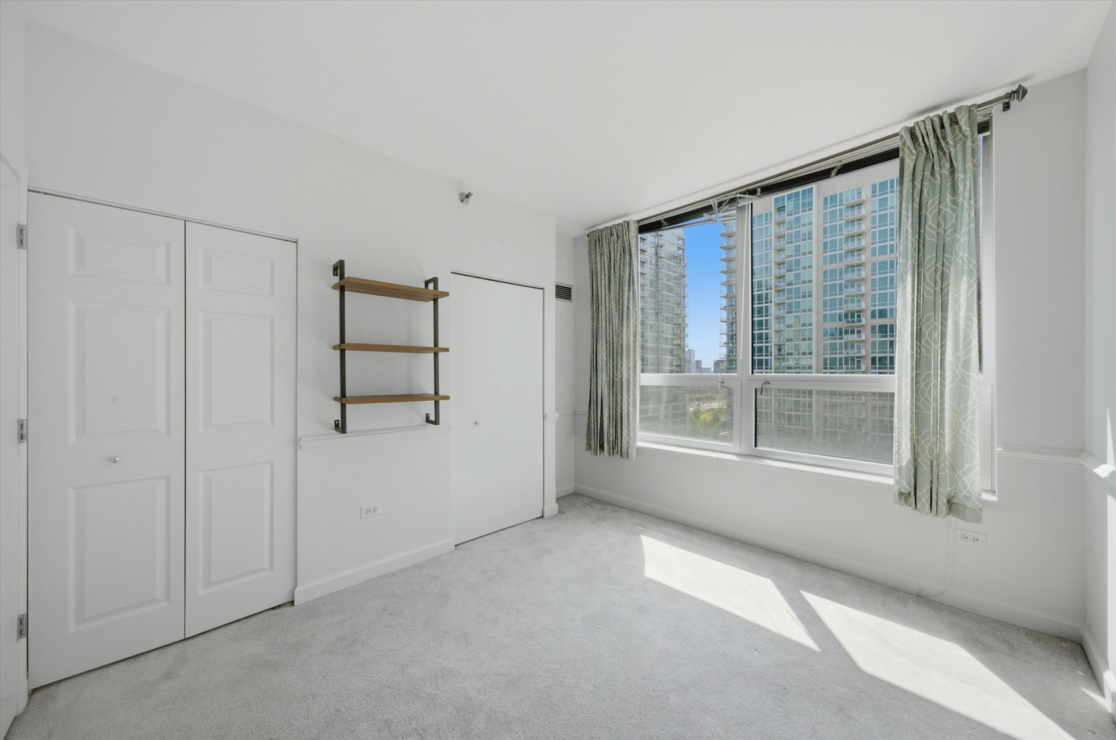 421 W Huron Street 1009 Property Photo 14