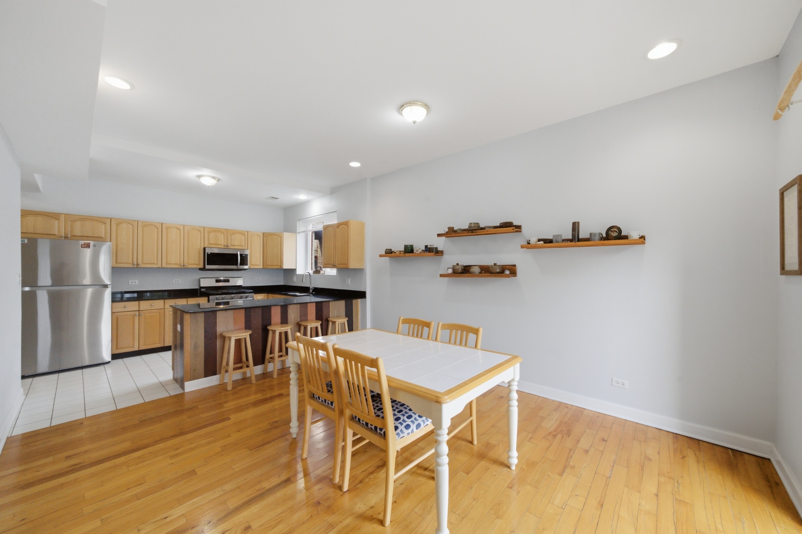 2217 W Farwell Avenue 4b Property Photo 4