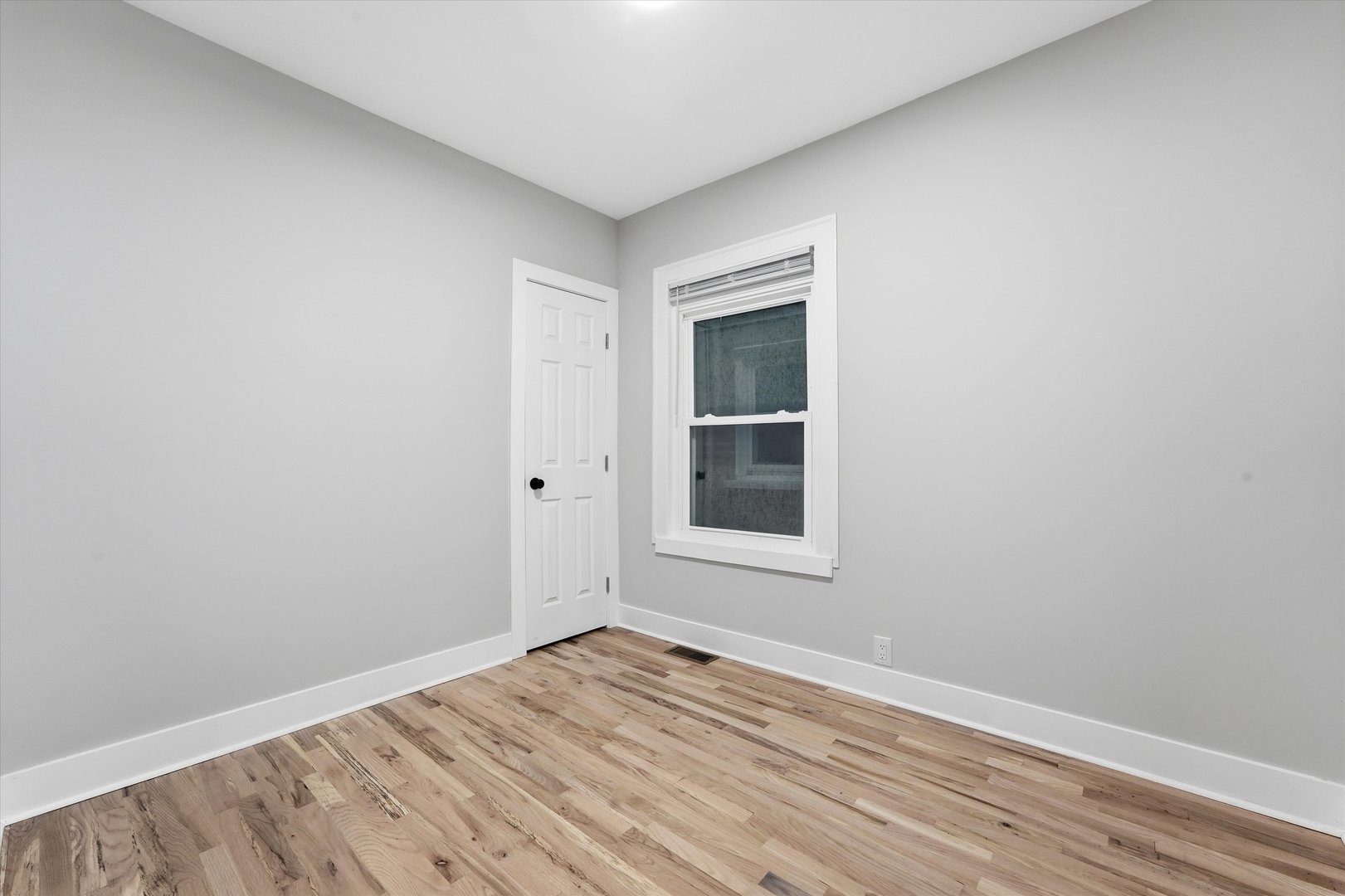 623 E 88th Place Property Photo 12