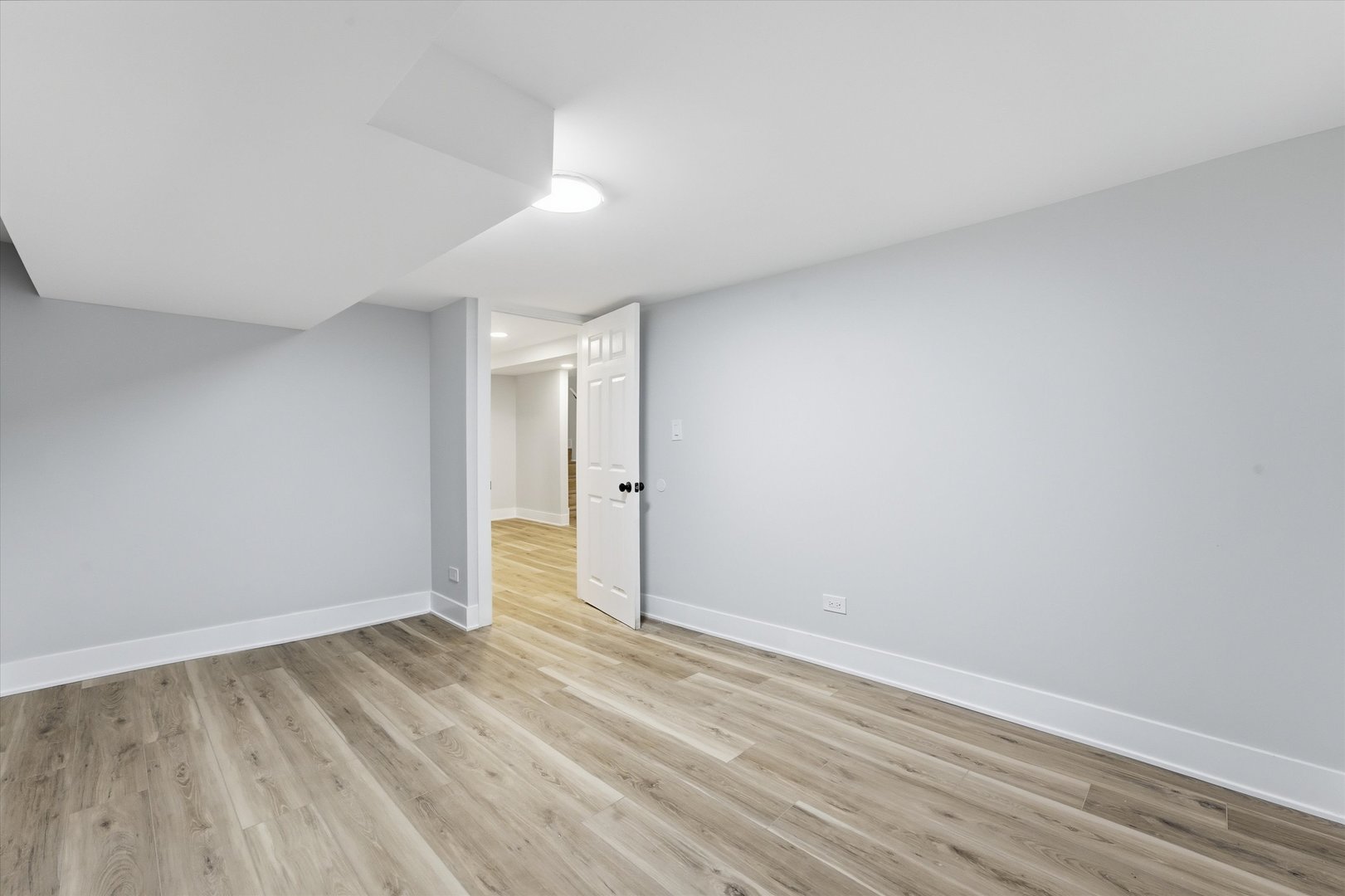 623 E 88th Place Property Photo 15