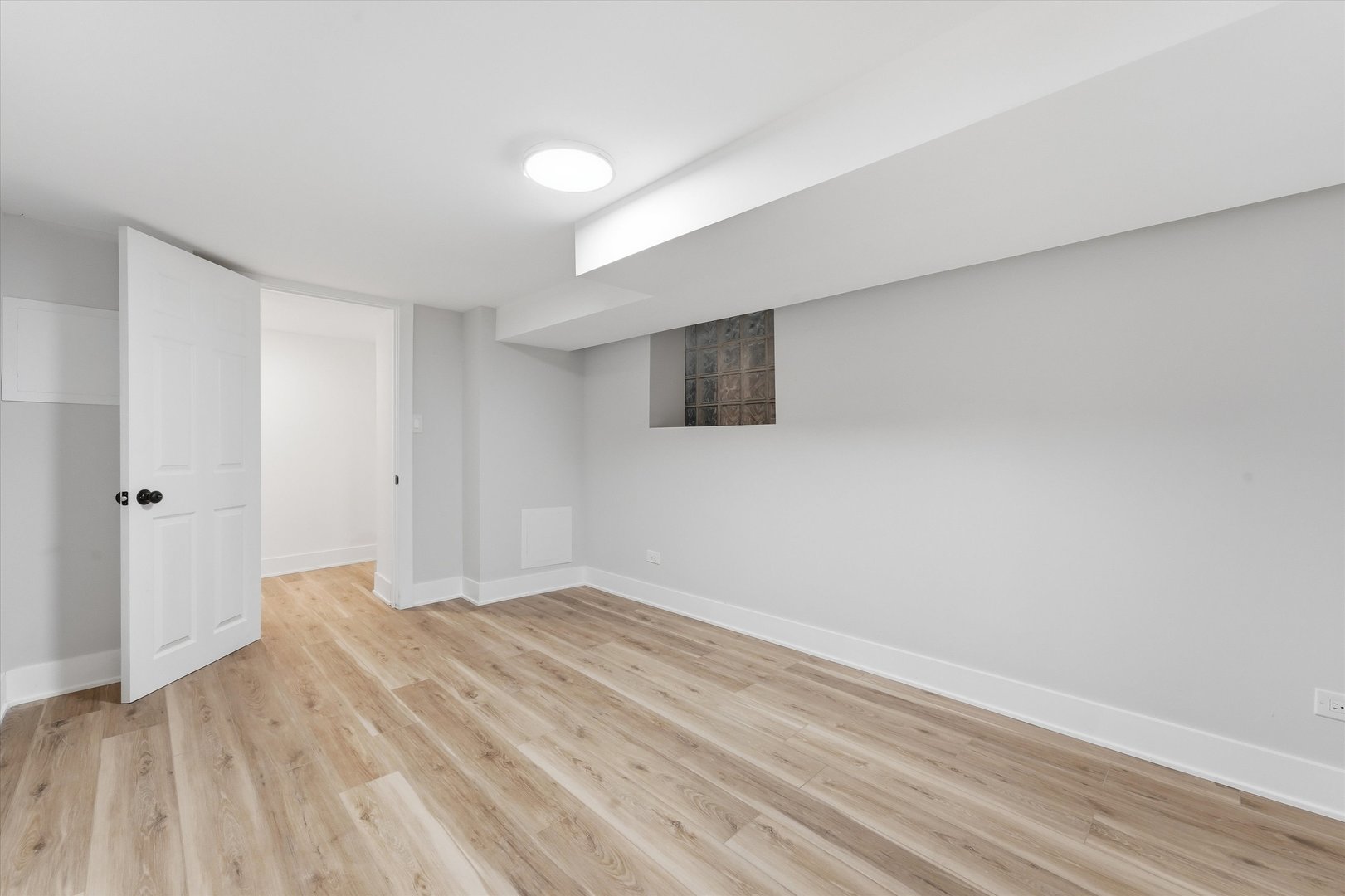 623 E 88th Place Property Photo 16