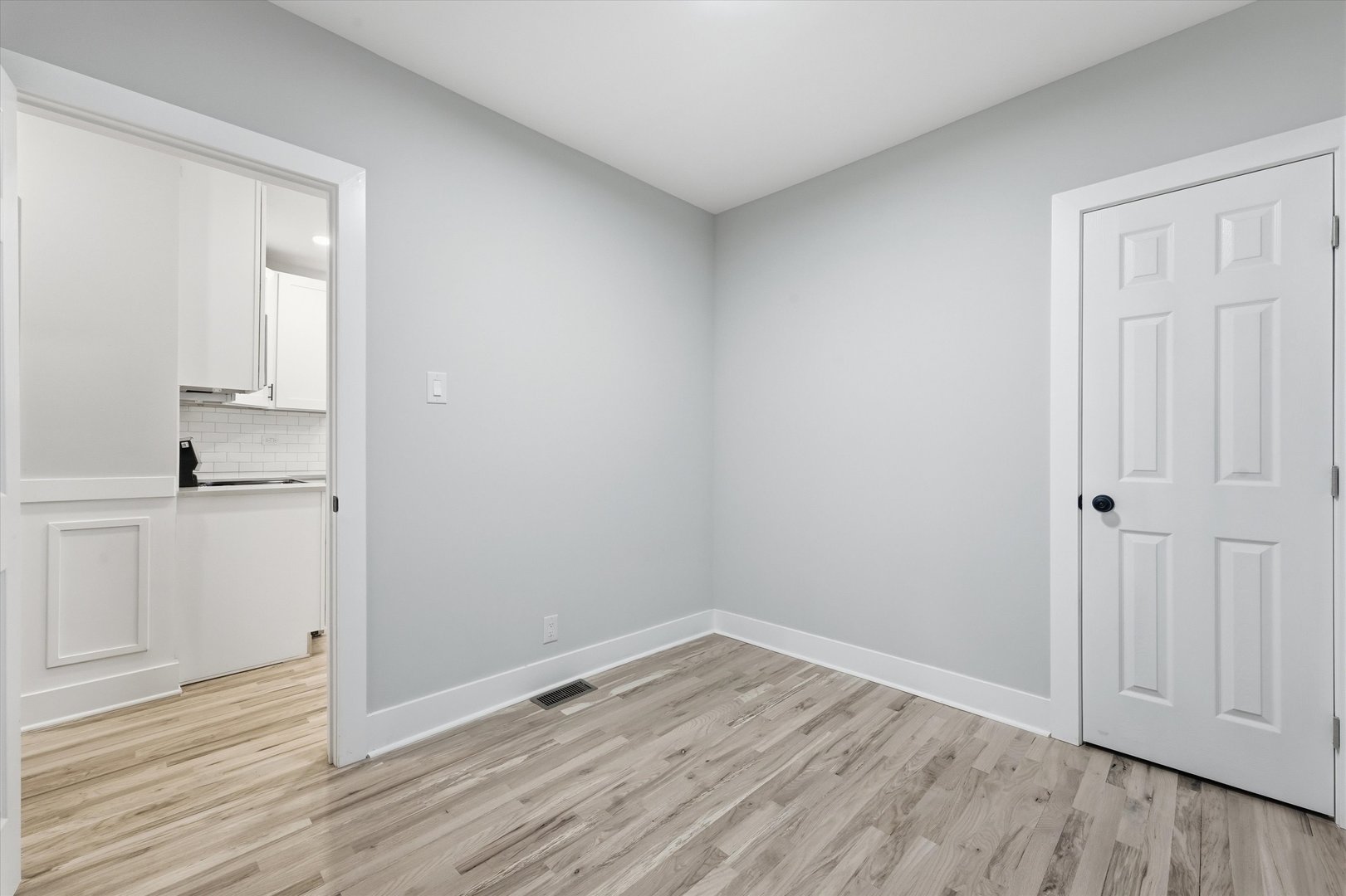 623 E 88th Place Property Photo 21