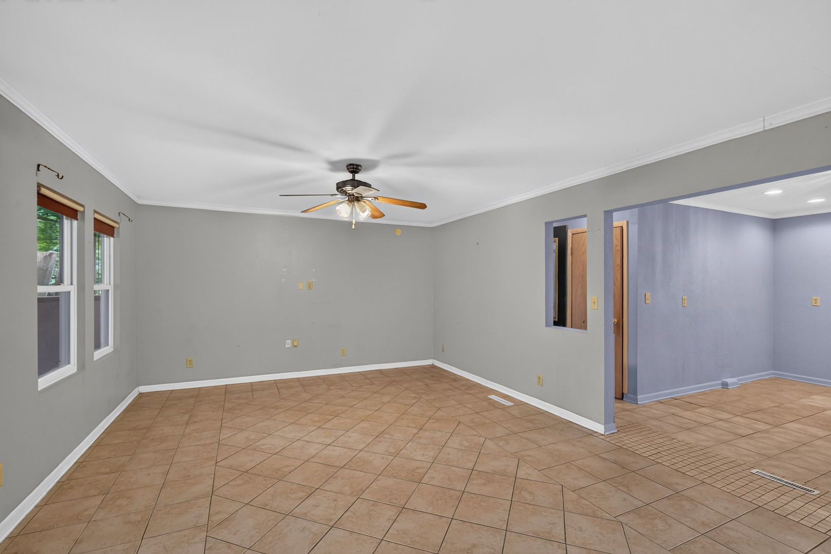 523 Chisholm Trail Property Photo 3