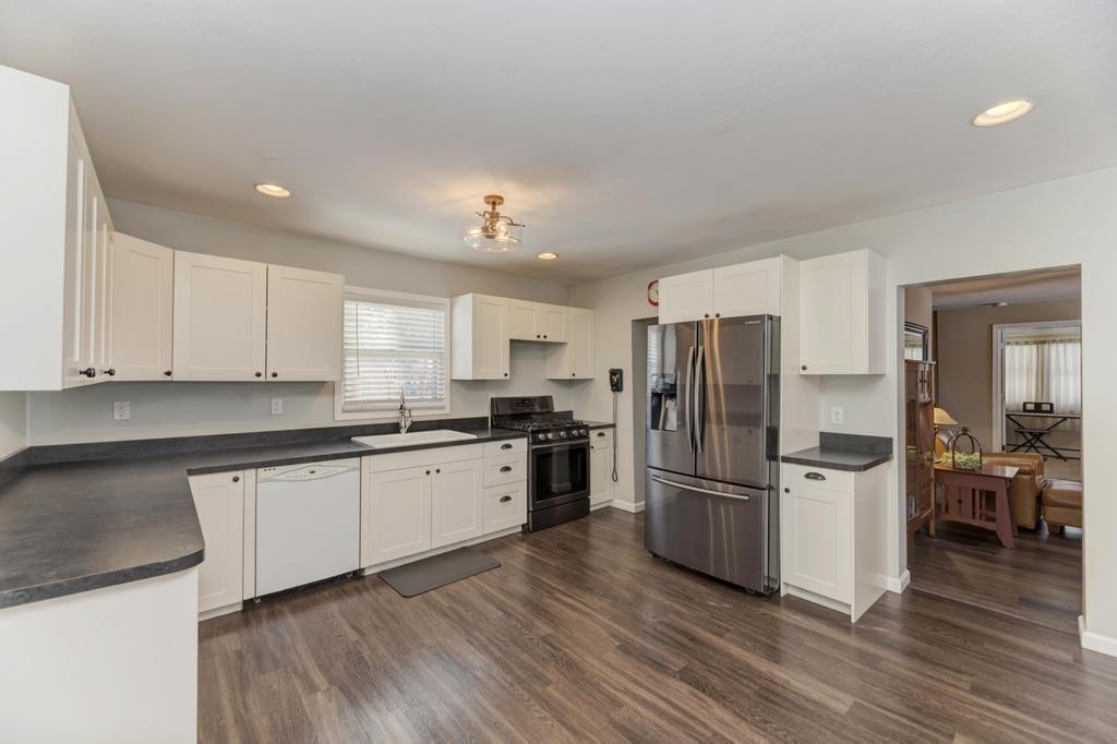 33709 S West River Road Property Photo 6