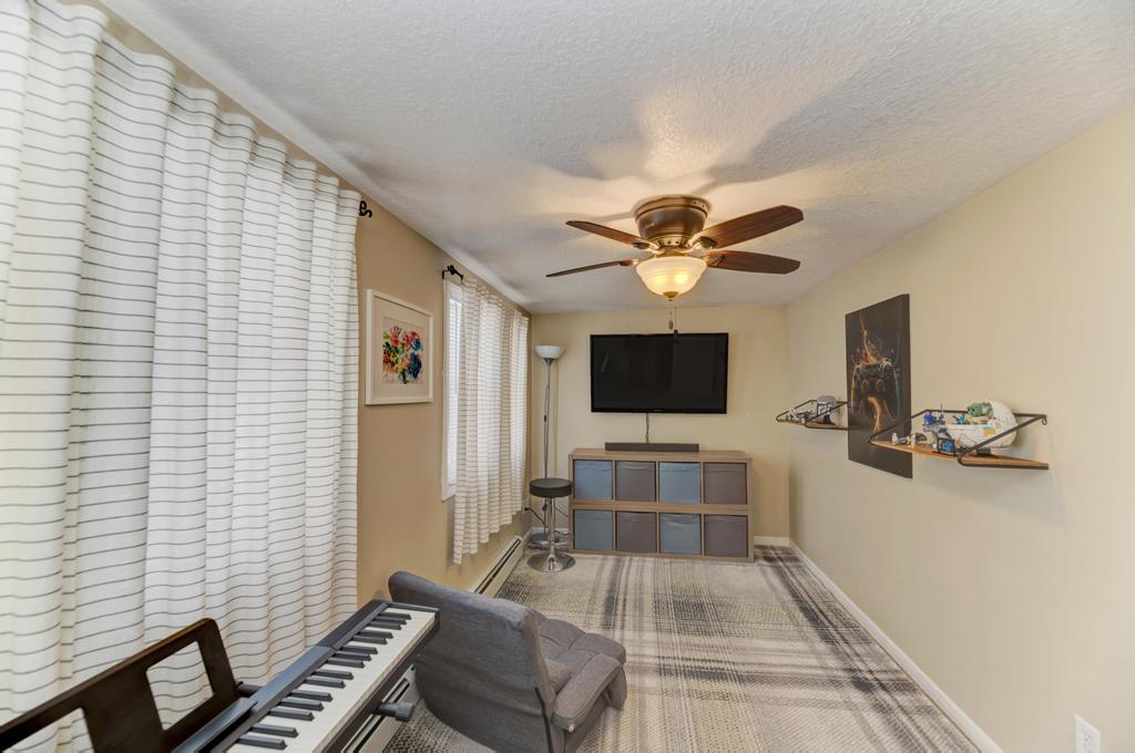 33709 S West River Road Property Photo 17