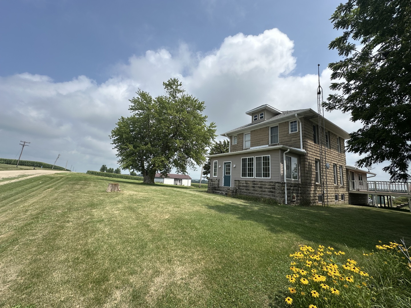 2733 S Curtiss Road Property Photo 2