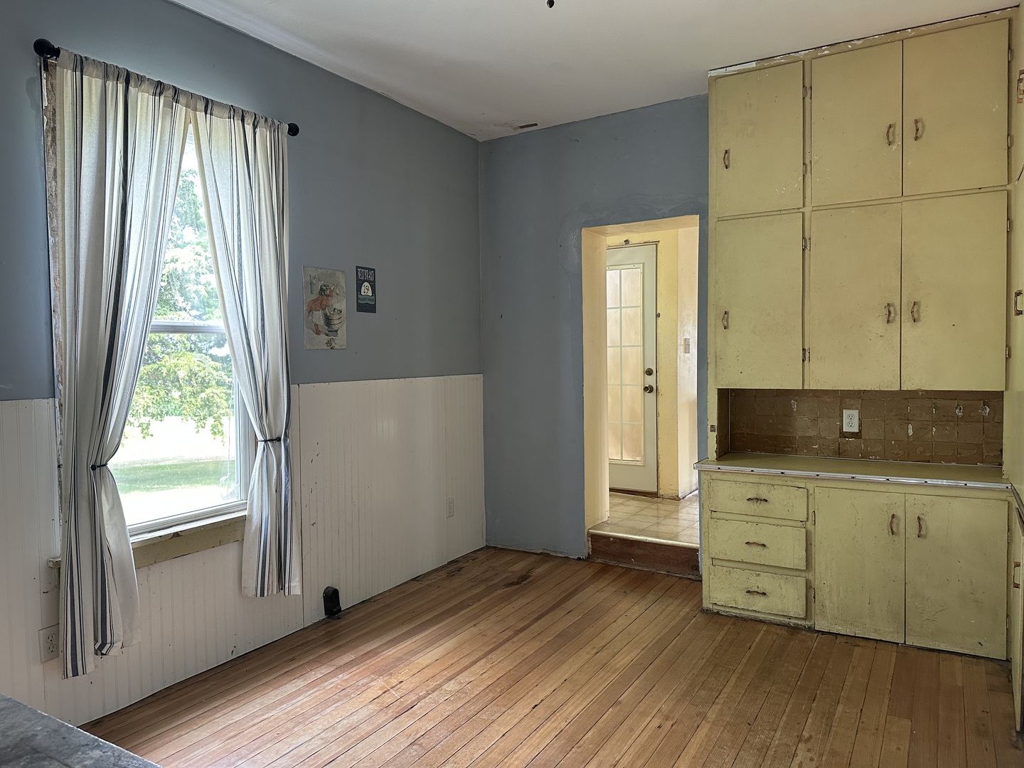 2733 S Curtiss Road Property Photo 4