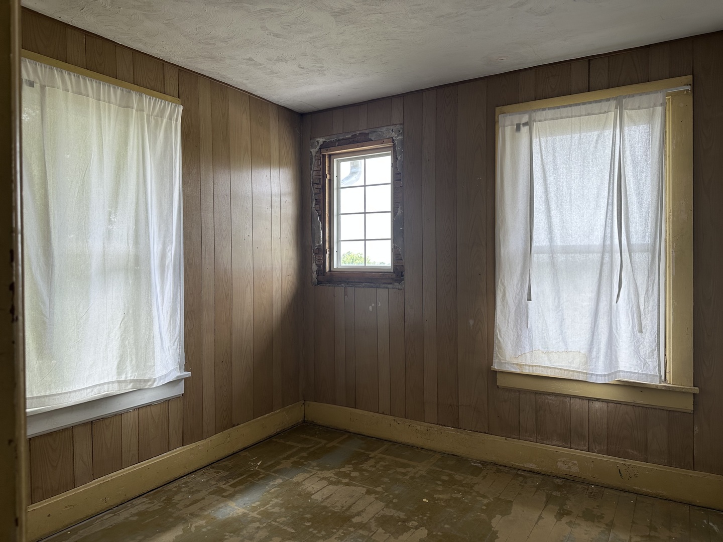 2733 S Curtiss Road Property Photo 12