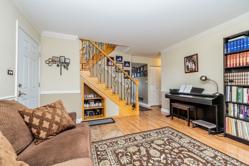 2016 Raleigh Place Property Photo 3