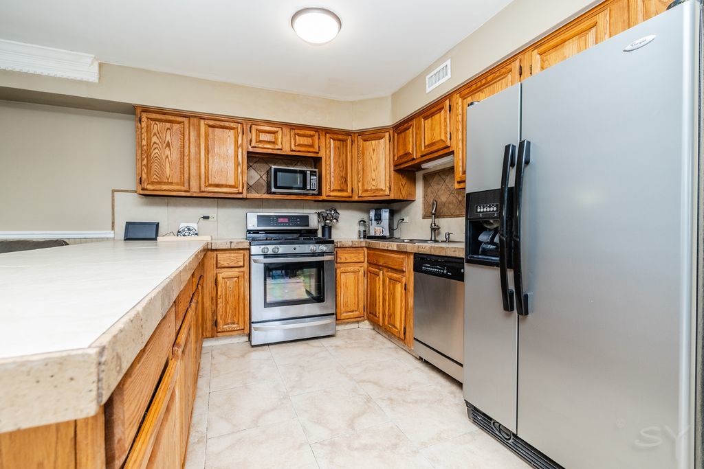 2016 Raleigh Place Property Photo 4