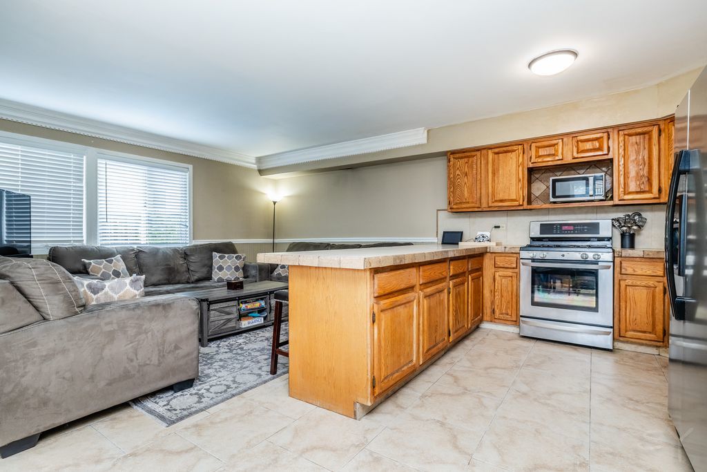 2016 Raleigh Place Property Photo 6