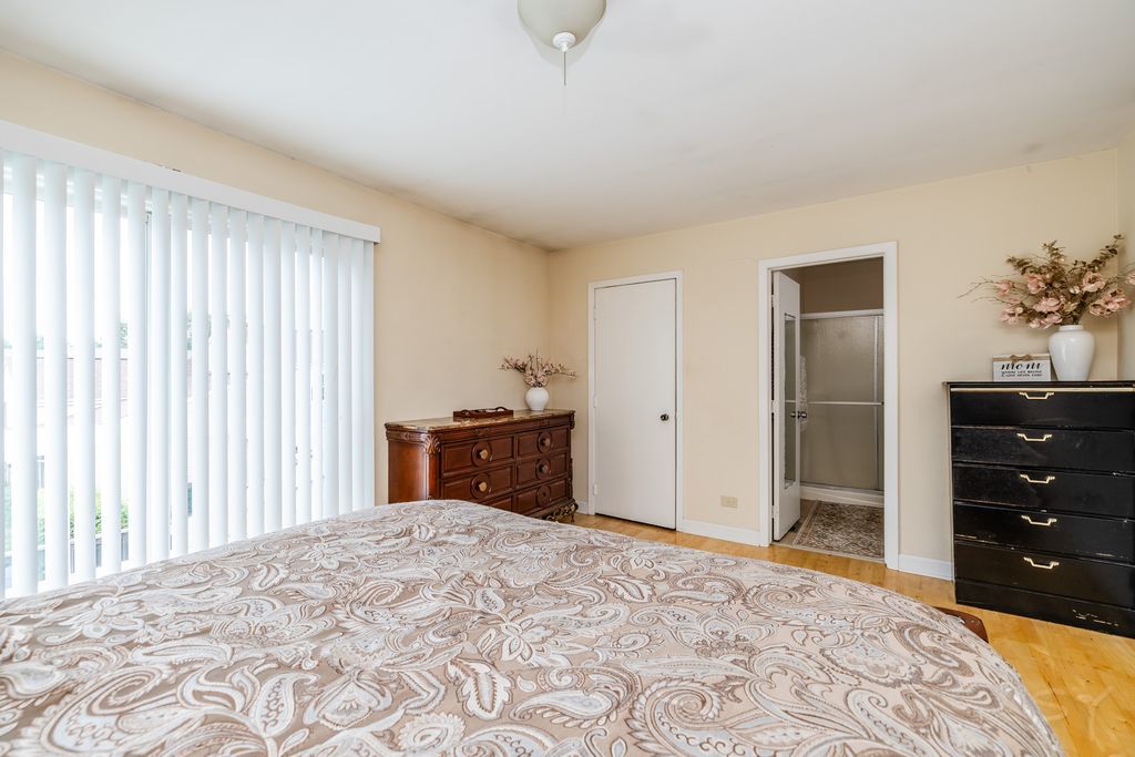 2016 Raleigh Place Property Photo 14