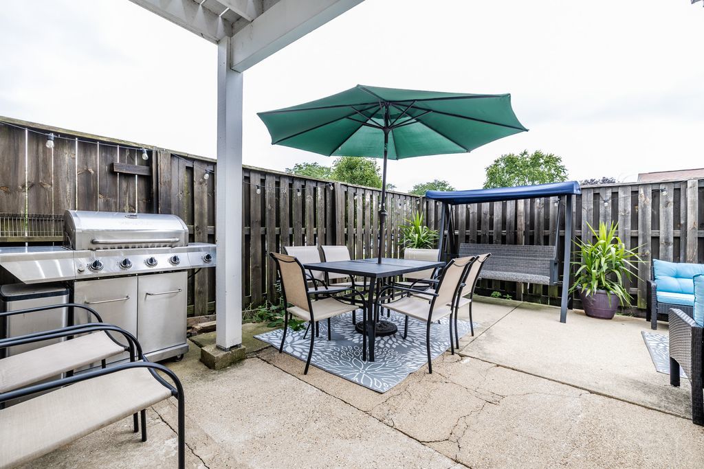 2016 Raleigh Place Property Photo 23