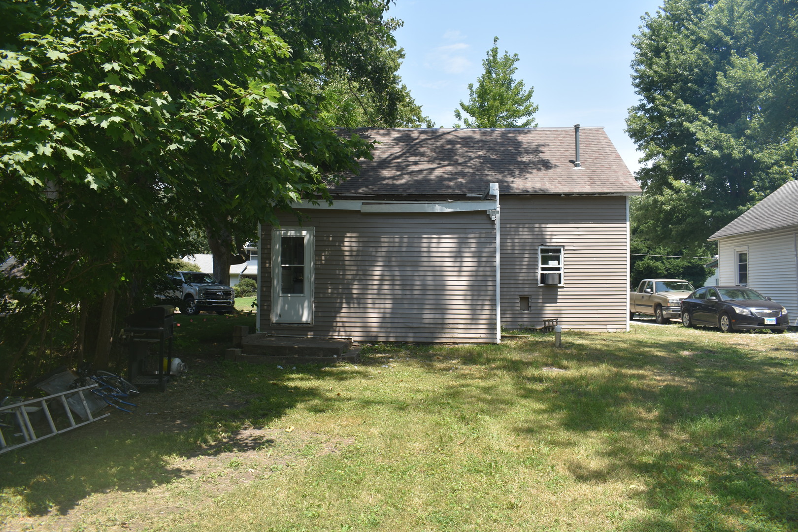 415 W Main Property Photo 3