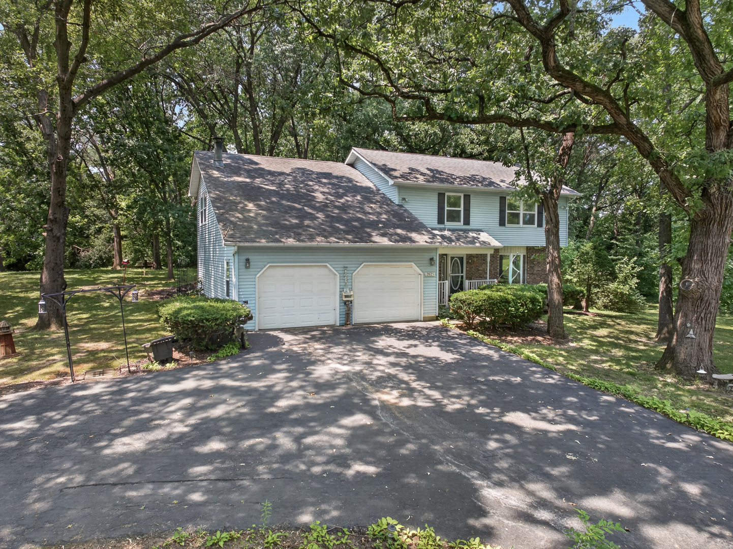 2825 Kingston Drive Property Photo 1