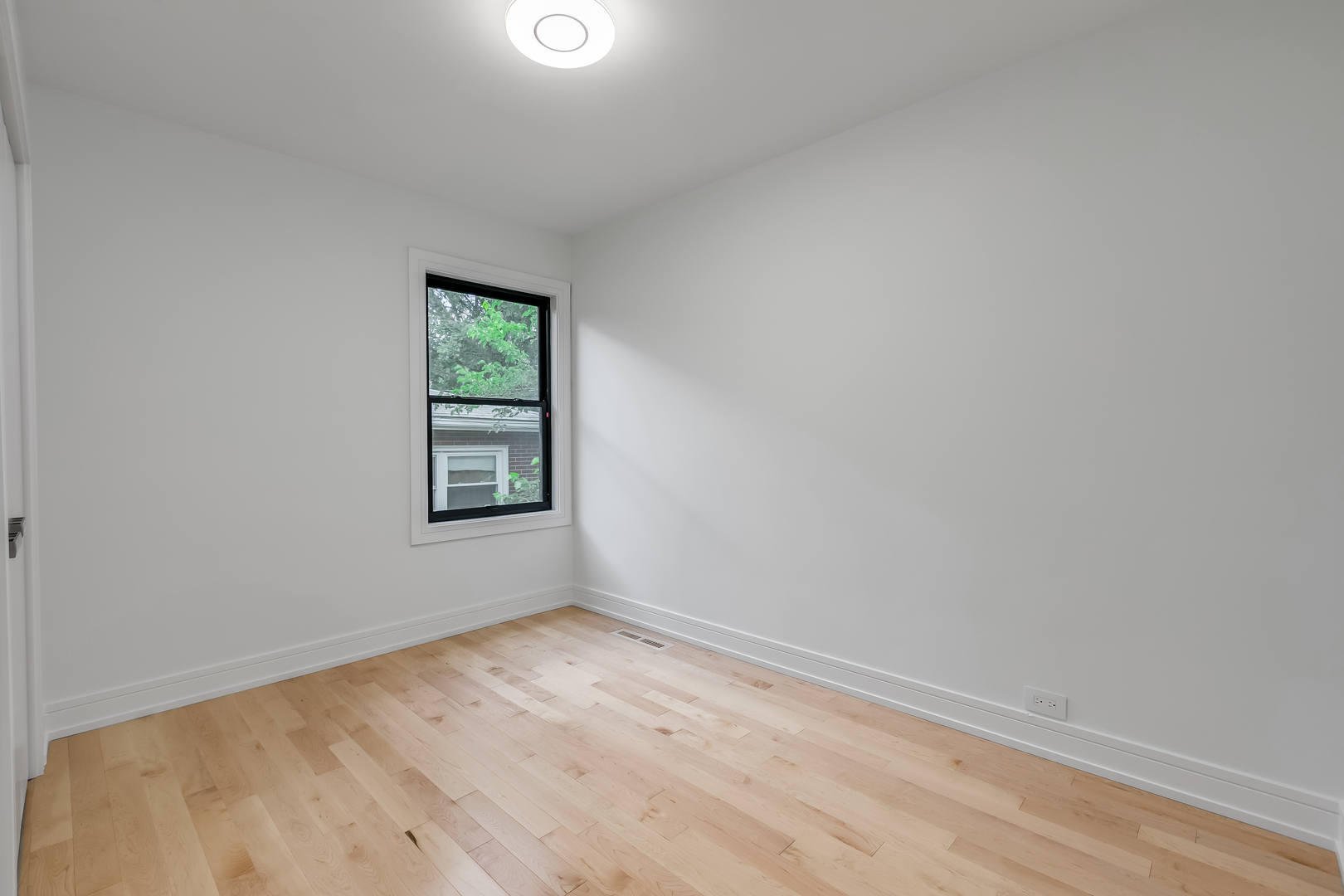 7323 N Kedvale Avenue Property Photo 10