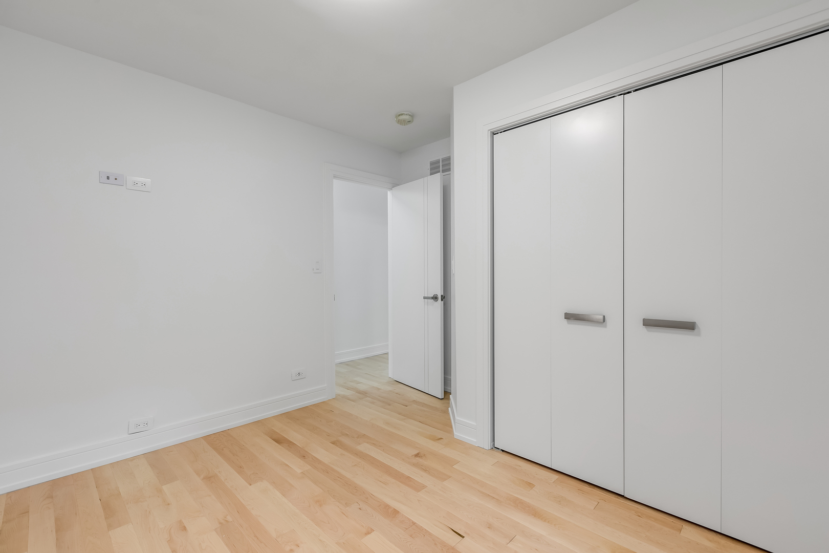 7323 N Kedvale Avenue Property Photo 11