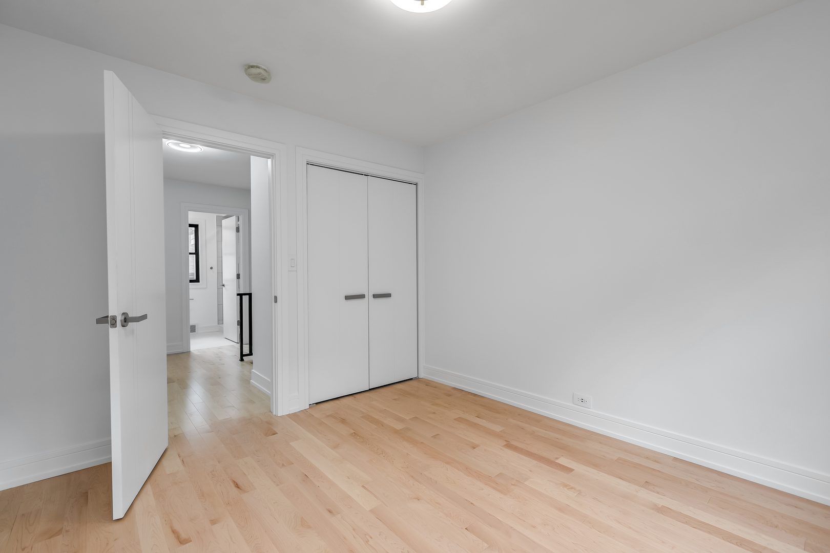7323 N Kedvale Avenue Property Photo 13