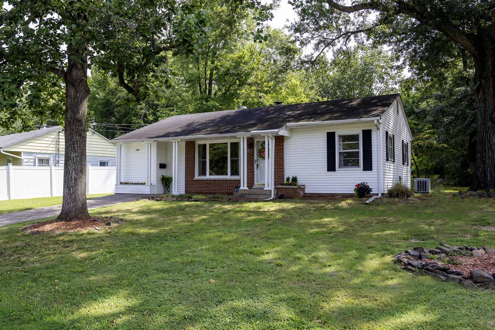 209 S Brook Lane Property Photo 1