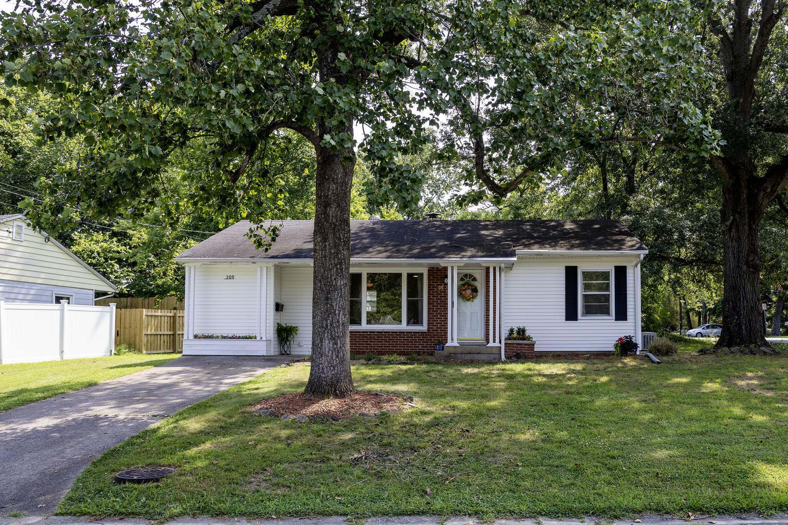 209 S Brook Lane Property Photo 2