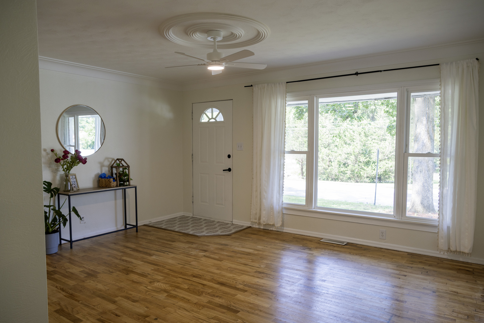 209 S Brook Lane Property Photo 4