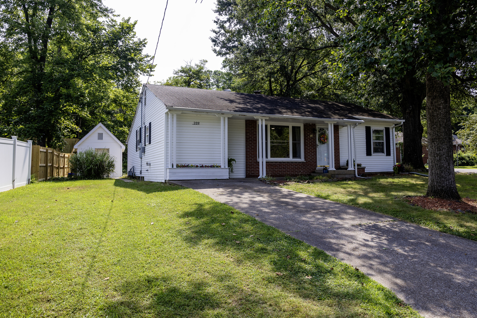 209 S Brook Lane Property Photo 21