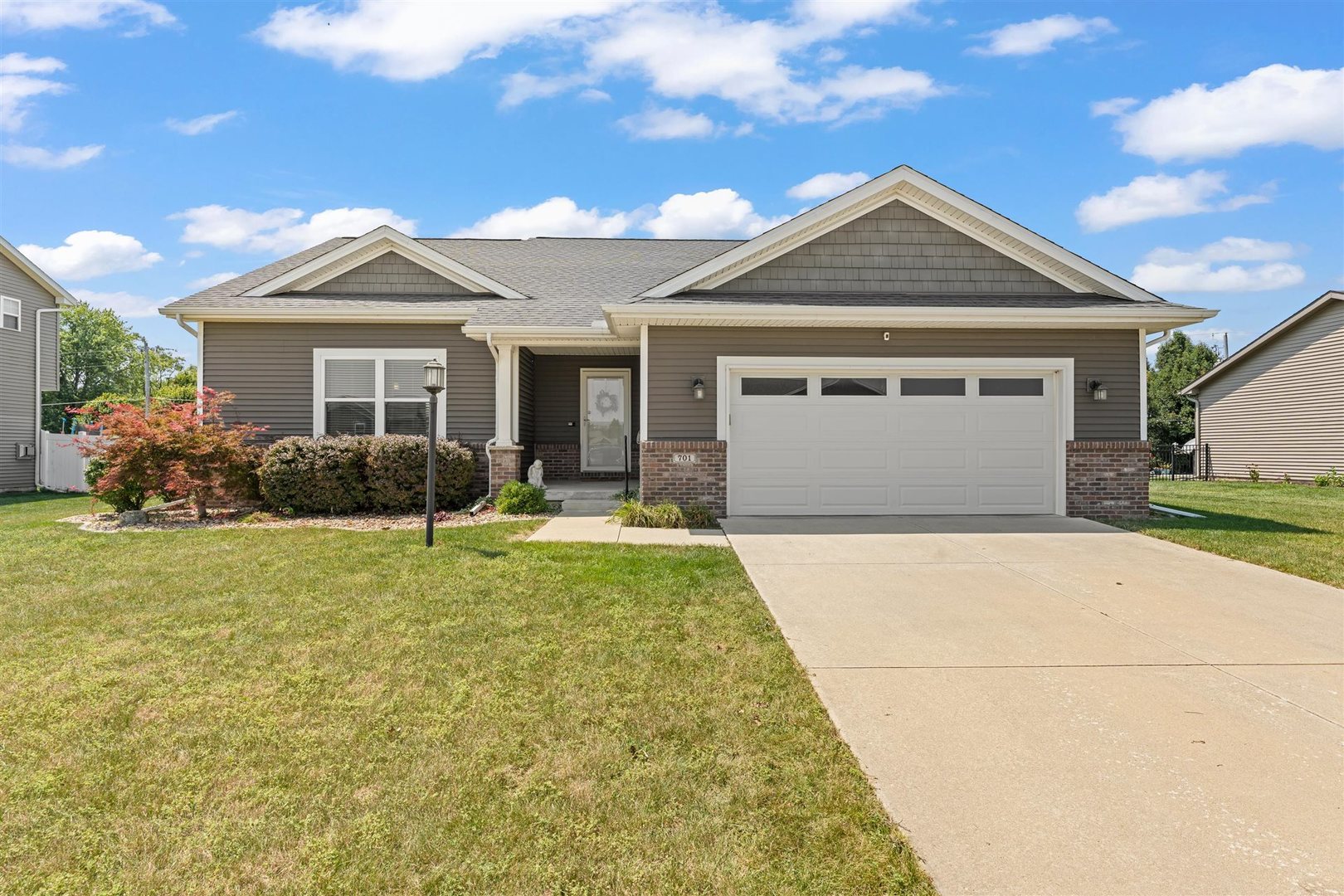 701 Red Bud Drive Property Photo 1
