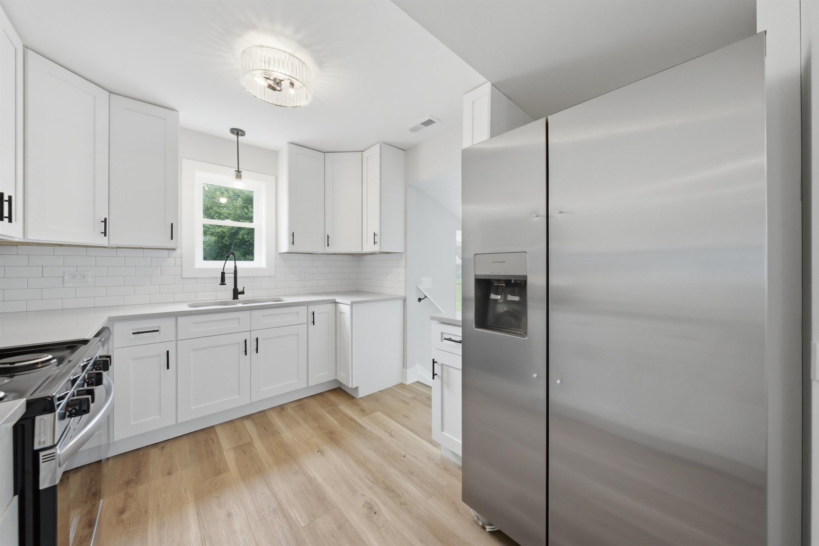 15480 Millard Avenue Property Photo 8