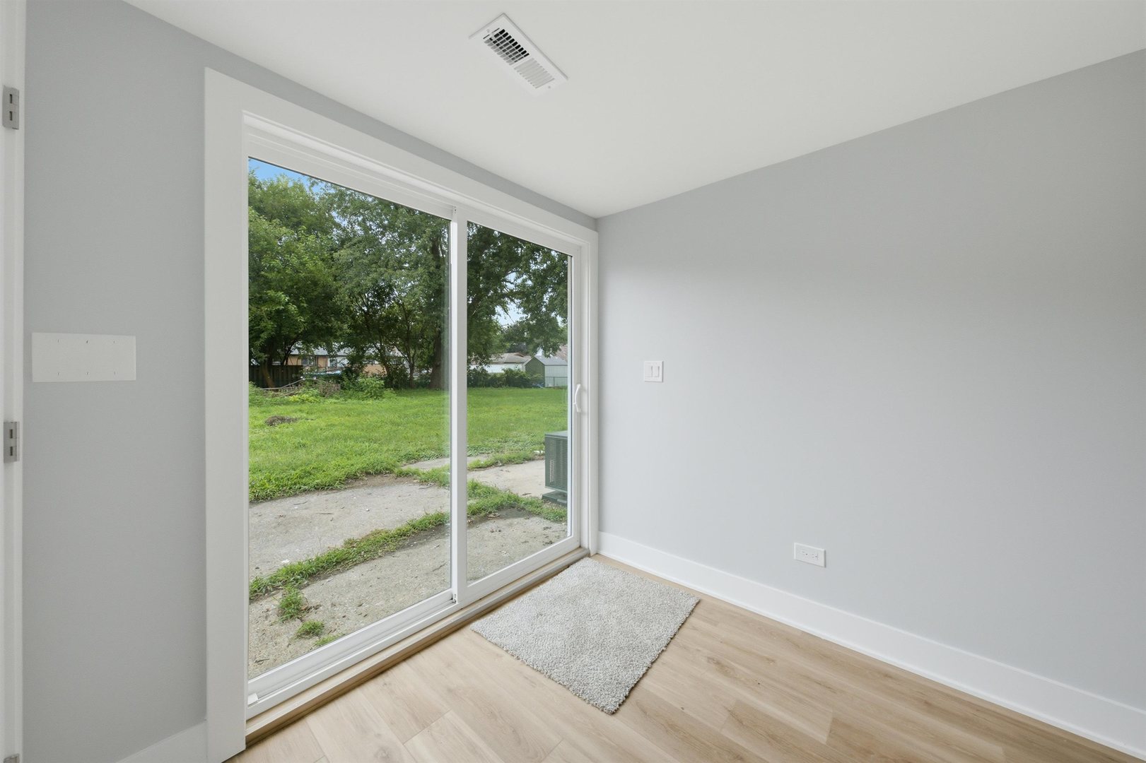 15480 Millard Avenue Property Photo 11