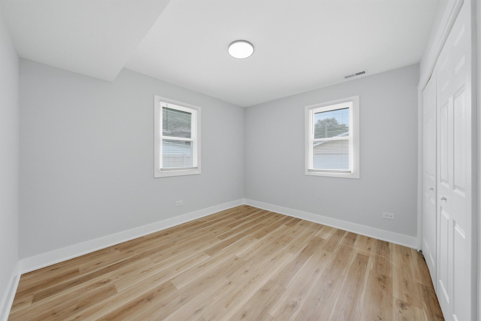 15480 Millard Avenue Property Photo 13
