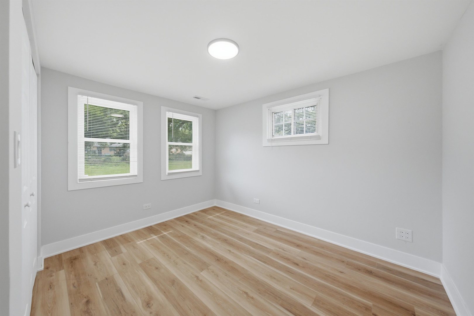 15480 Millard Avenue Property Photo 15