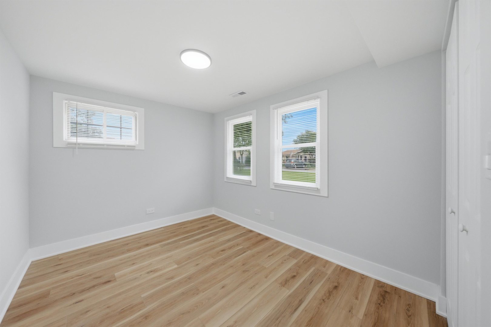 15480 Millard Avenue Property Photo 16