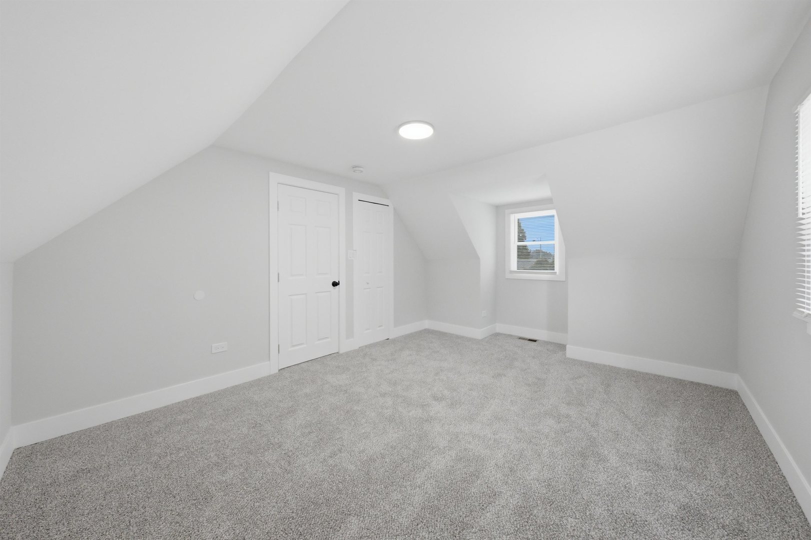 15480 Millard Avenue Property Photo 20